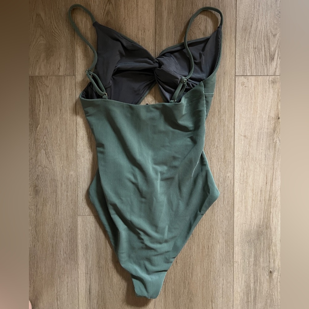 Beach Riot One Piece Swim - Picture 4 of 5